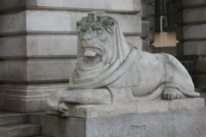 right-lion-council-house-nottingham-market-square