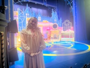 Molly Farmer who plays Wendy Darling.